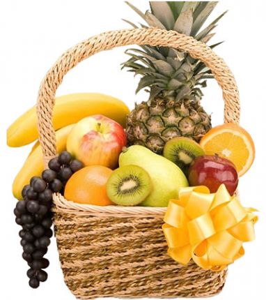 Корзинка "Солнечная"- купить фруктовую корзину с виноградом и ананасом с доставкой в по Сочи